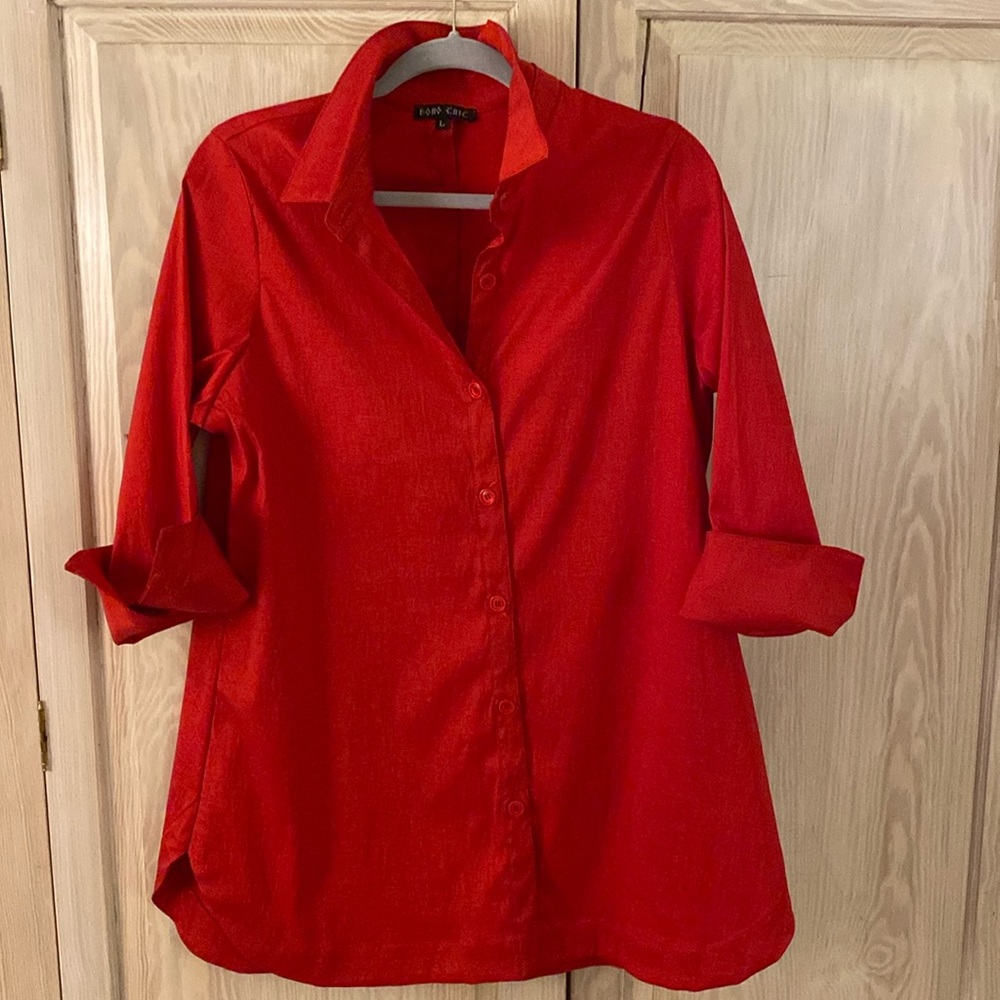 Red silk double buttoned blouse. French cuff 3/4 sleeve